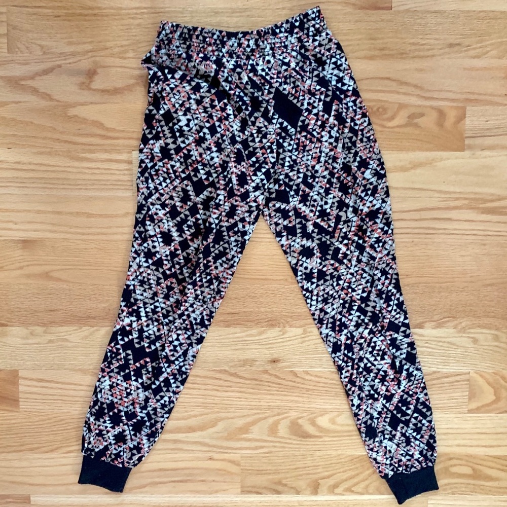 Socialite printed harem pants size xs